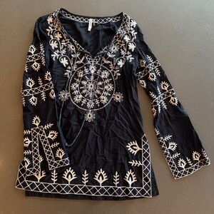 Mondo Reno Navy Embroidered Tunic